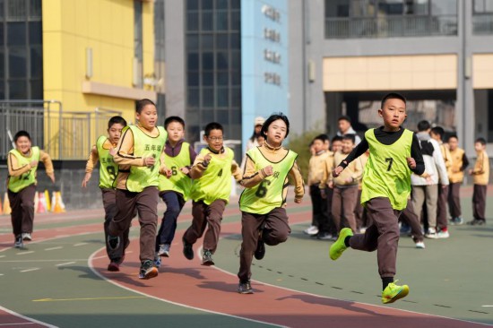 九游娱乐下载开学“赛起来” 运动“热起来”——北京校园体育一线观察(图2)